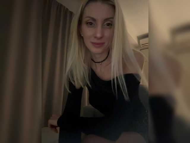 KarinaSimka's BongaCams show and profile