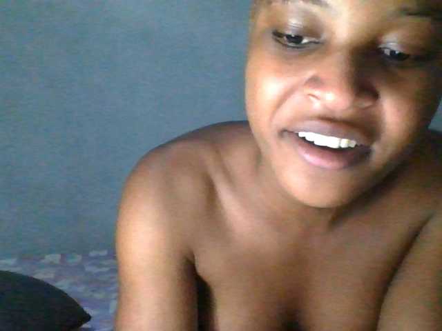 le modèle FreakyTrixie est en webcam porno dans un show sur le site bongacams, il possède les tags suivants: Ebony,Blonde,Trimmed