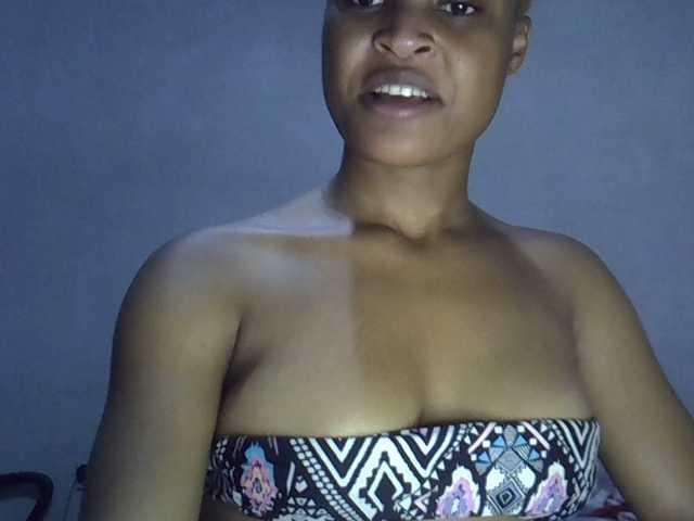 le modèle FreakyTrixie est en webcam porno dans un show sur le site bongacams, il possède les tags suivants: Ebony,Blonde,Trimmed