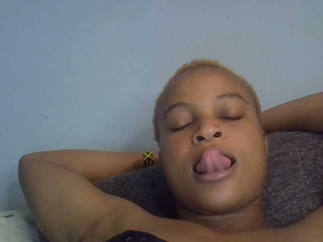 FreakyTrixie's BongaCams show and profile