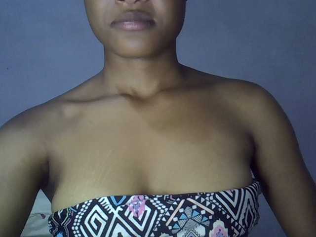 le modèle FreakyTrixie est en webcam porno dans un show sur le site bongacams, il possède les tags suivants: Ebony,Blonde,Trimmed