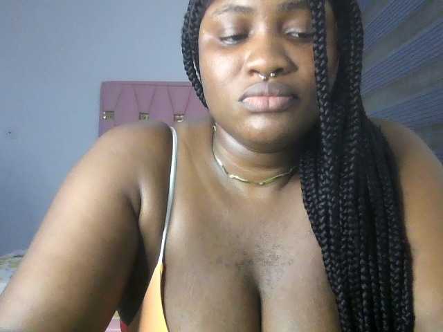 le modèle Hotchocolatee191 est en webcam porno dans un show sur le site bongacams, il possède les tags suivants: Ebony,Brunette,Trimmed