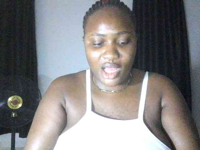 Hotchocolatee191 webcam