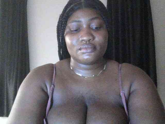 Hotchocolatee191 webcam