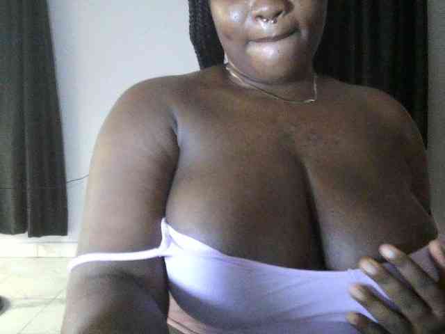 Hotchocolatee191 webcam