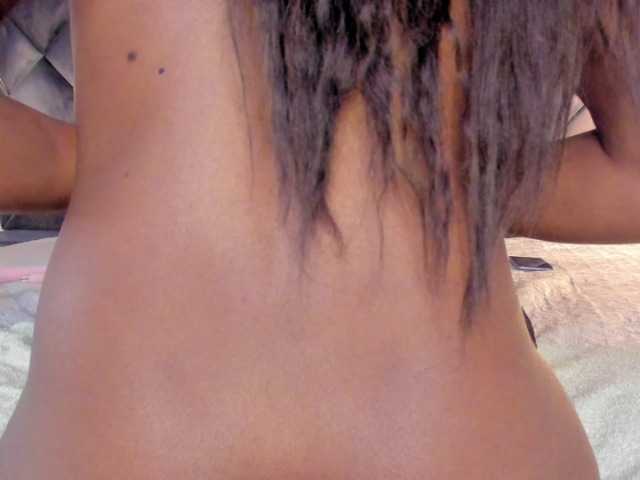 le modèle ebonyx40 est en webcam porno dans un show sur le site bongacams, il possède les tags suivants: Ebony,Brunette,Trimmed