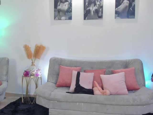 puiyee13's BongaCams show and profile