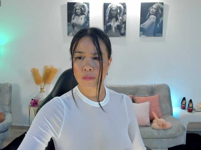 puiyee13's BongaCams show and profile