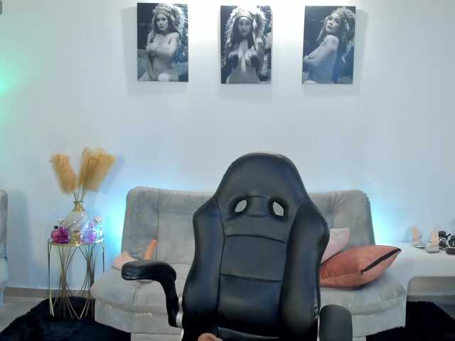 puiyee13's BongaCams show and profile