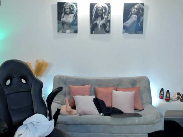 puiyee13's BongaCams show and profile