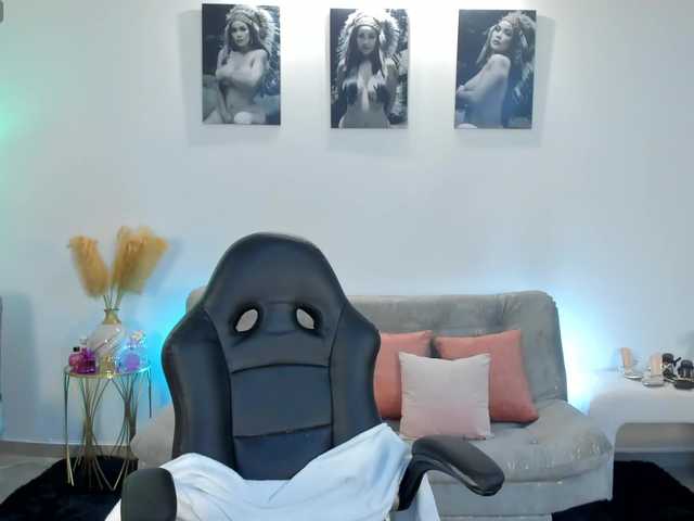 puiyee13's BongaCams show and profile