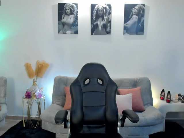 puiyee13's BongaCams show and profile