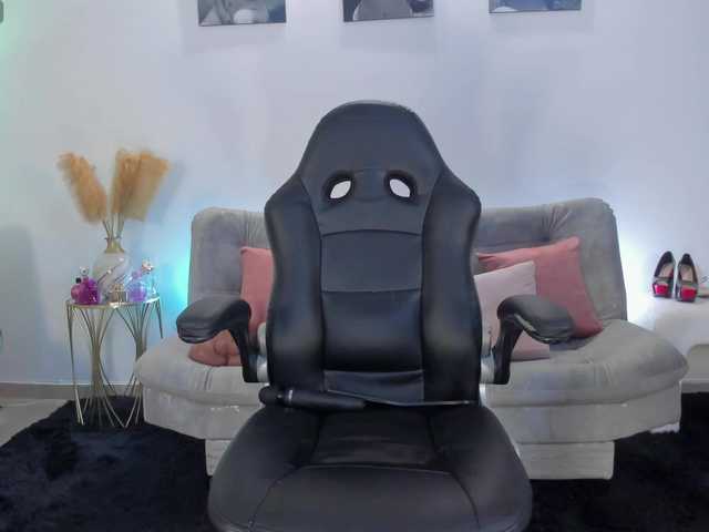 puiyee13's BongaCams show and profile