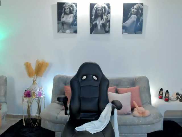 puiyee13's BongaCams show and profile