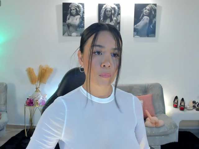 puiyee13's BongaCams show and profile