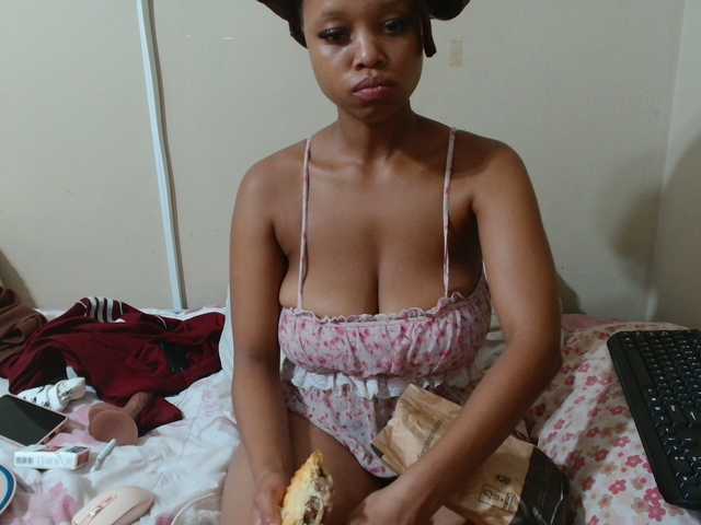 GoldenRush01 Live Cam on BongaCams