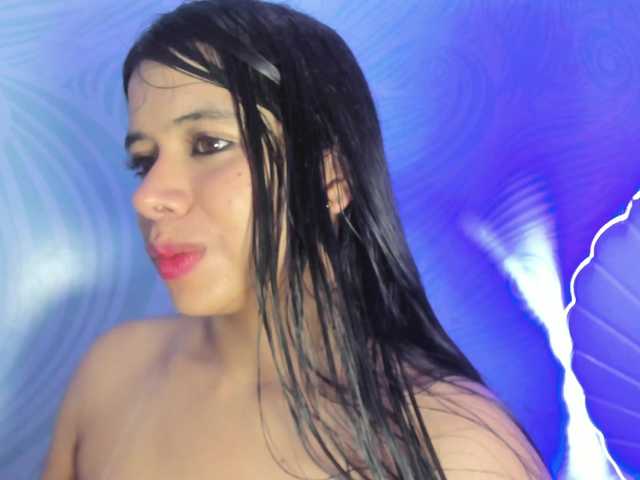 CHLOE's BongaCams show and profile