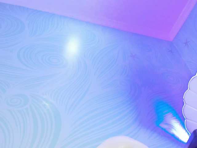 CHLOE's BongaCams show and profile