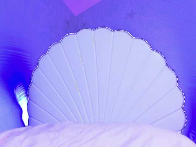 CHLOE's BongaCams show and profile