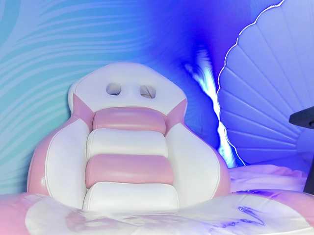 CHLOE's BongaCams show and profile