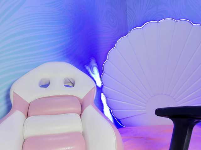 CHLOE's BongaCams show and profile