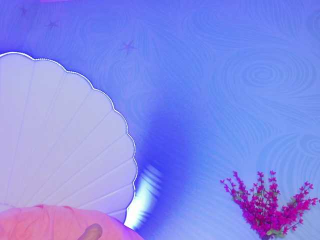 CHLOE's BongaCams show and profile