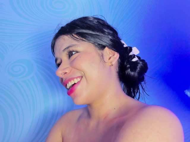 CHLOE's BongaCams show and profile