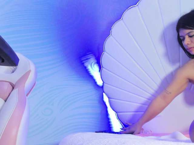 CHLOE's BongaCams show and profile