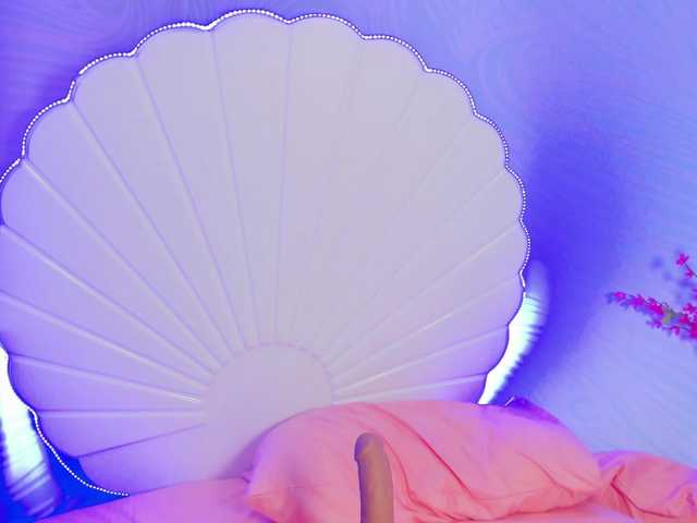 CHLOE's BongaCams show and profile