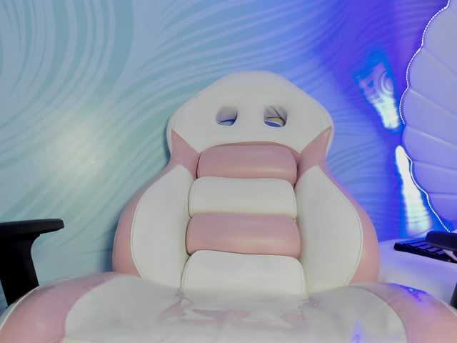 CHLOE's BongaCams show and profile