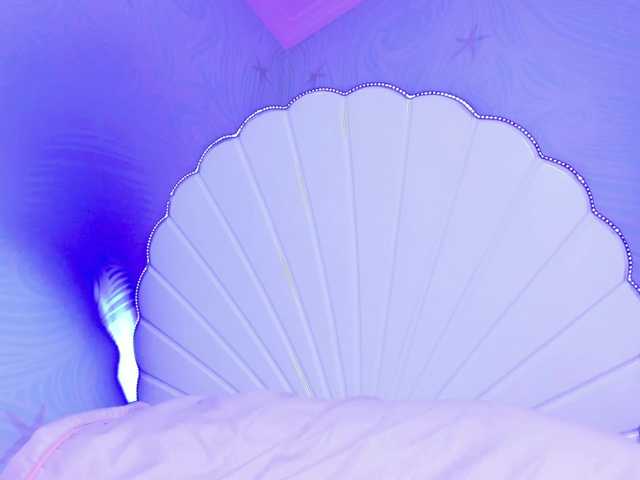 CHLOE's BongaCams show and profile