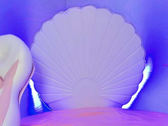 CHLOE's BongaCams show and profile