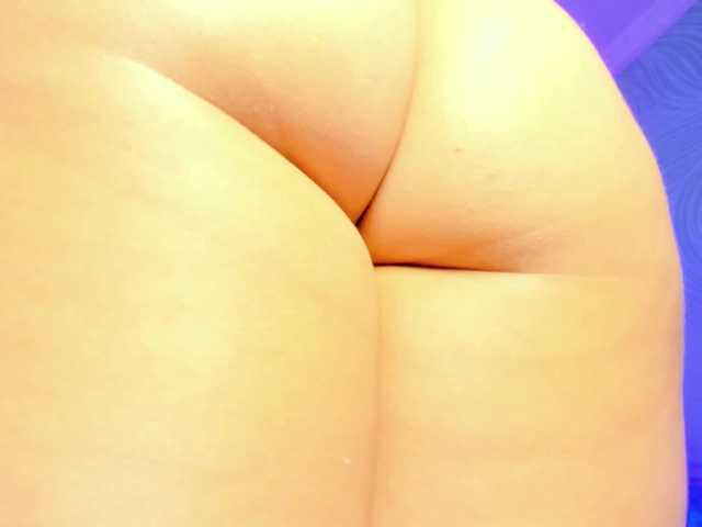 CHLOE's BongaCams show and profile