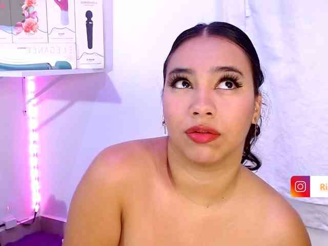 AnnDoll1 webcam