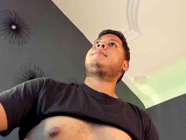 Akon-X2X Live Webcam on BongaCams