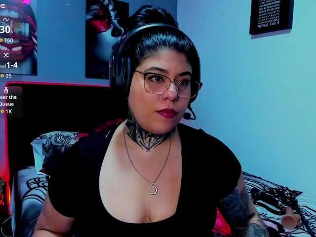 le modèle veronika-metalstar est en webcam porno dans un show sur le site bongacams, il possède les tags suivants: Latino/Hispanic,Brunette,Shaved