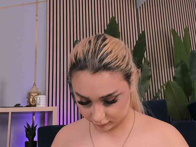 CurvyyVanessa CurvyyVanessa