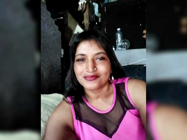 le modèle FiestyQueen est en webcam porno dans un show sur le site bongacams, il possède les tags suivants: Indian,Brunette,Shaved