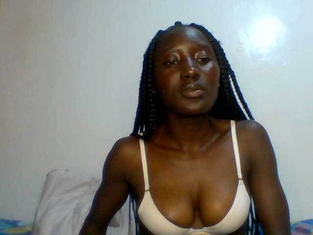 le modèle SexyLucia5 est en webcam porno dans un show sur le site bongacams, il possède les tags suivants: Ebony,Brunette,Shaved