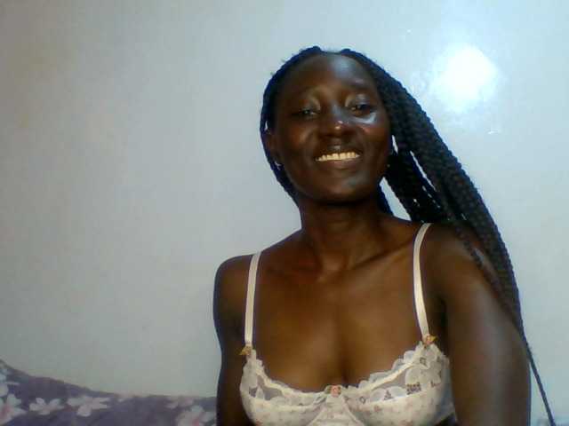 le modèle SexyLucia5 est en webcam porno dans un show sur le site bongacams, il possède les tags suivants: Ebony,Brunette,Shaved