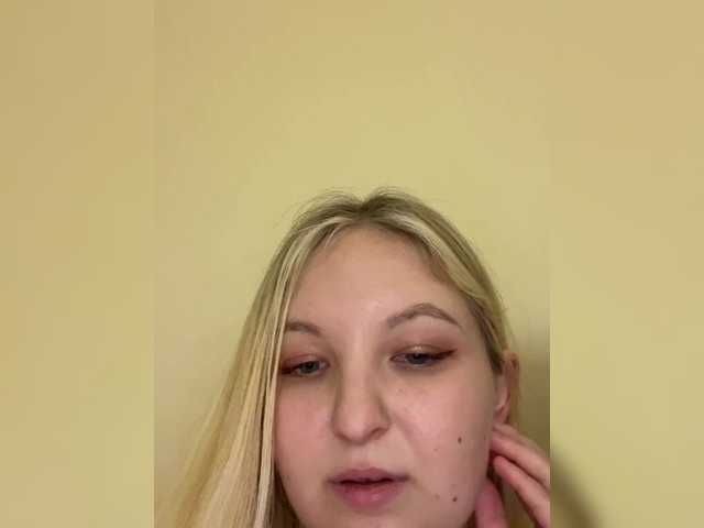 Diyana23's BongaCams show and profile