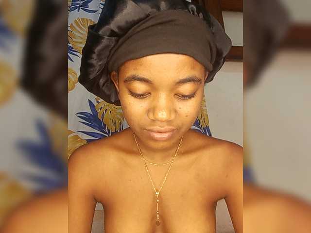 Chanel95's BongaCams show and profile