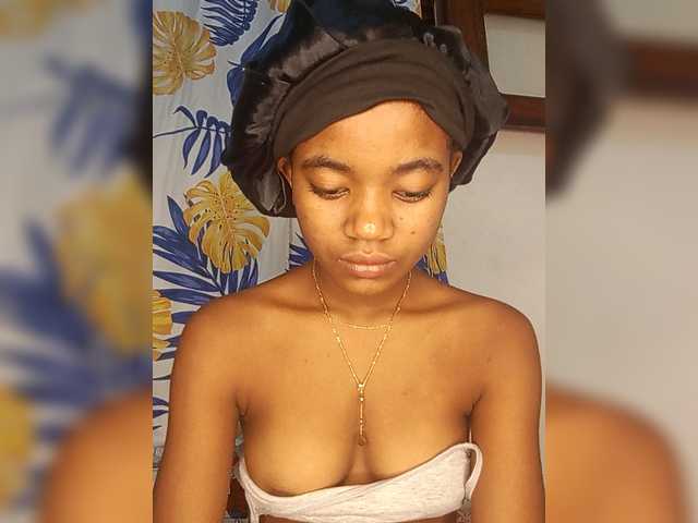 Chanel95's BongaCams show and profile