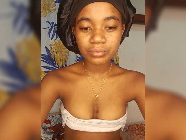 Chanel95's BongaCams show and profile