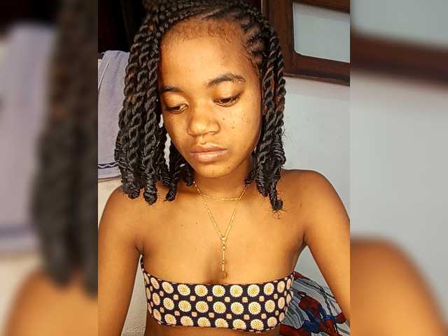 Chanel95's BongaCams show and profile