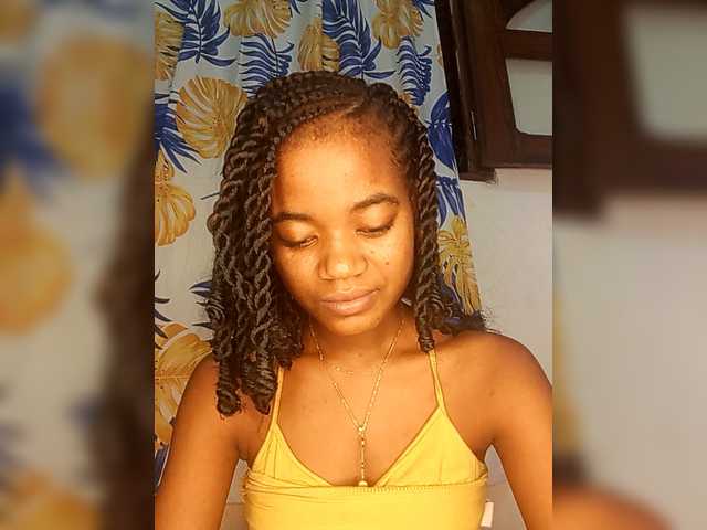 Chanel95's BongaCams show and profile