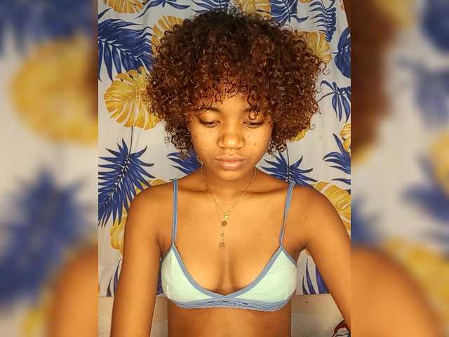 Chanel95's BongaCams show and profile