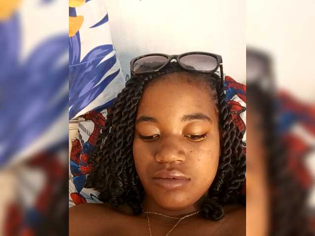 Chanel95's BongaCams show and profile