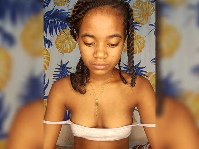 Chanel95's BongaCams show and profile