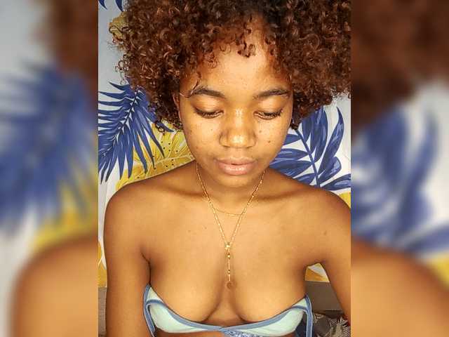 Chanel95's BongaCams show and profile